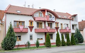 Major Panzio Es Etterem